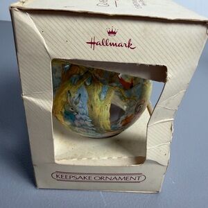 Hallmark 1983 CHRISTMAS WONDERLAND Peek Through Glass Ornament~Woodland Animals